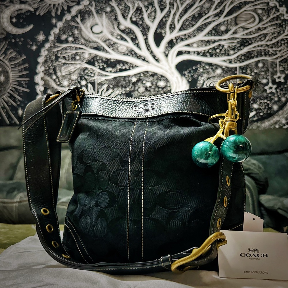 Vintage Coach soho Black Shoulder Bag with Cherry Charm 2006 - Picture 17 of 17